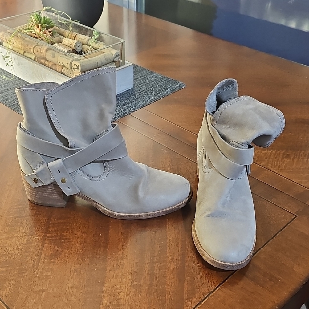 Ugg Elora Leather Boots Ankle Booties Stacked Heel Gray Beige 8 Shoe